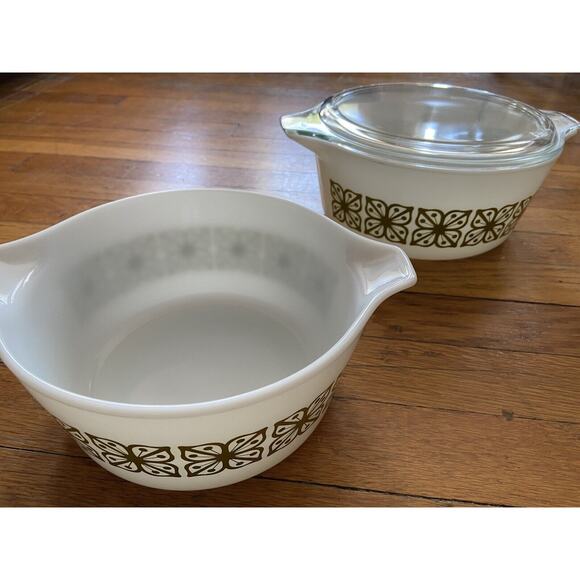 Vtg Pyrex Verde Green Square Flower Casserole Set 475B 474B  Vintage PYREX ‘Green Square Floral’ Casserole Set (3 pc)